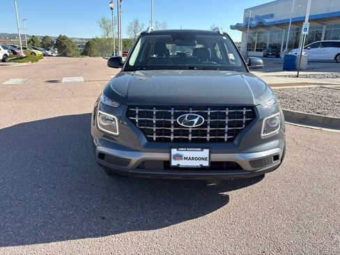 Used 2023 Hyundai Venue Limited FWD image 2