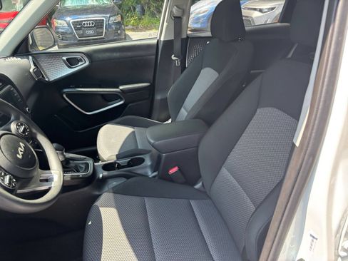 Used 2025 Kia Soul LX w/ LX Technology Package FWD image 26