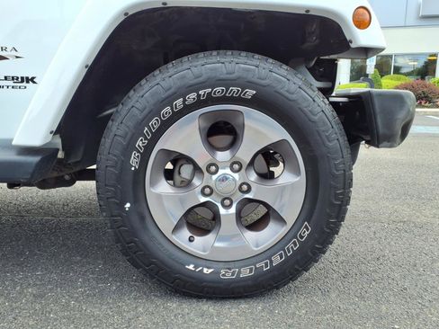 Used 2018 Jeep Wrangler Unlimited Sahara w/ Connectivity Group image 6