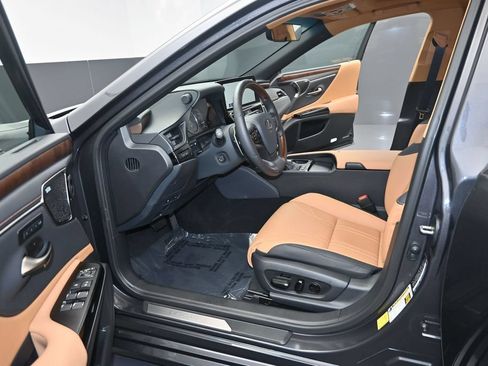 Certified 2025 Lexus ES 300h Ultra Luxury FWD image 13