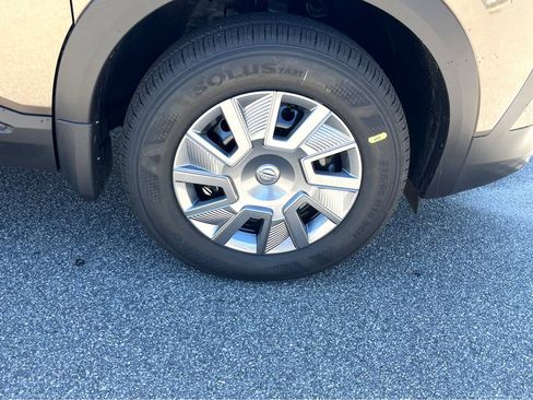 New 2025 Nissan Kicks SR image 6