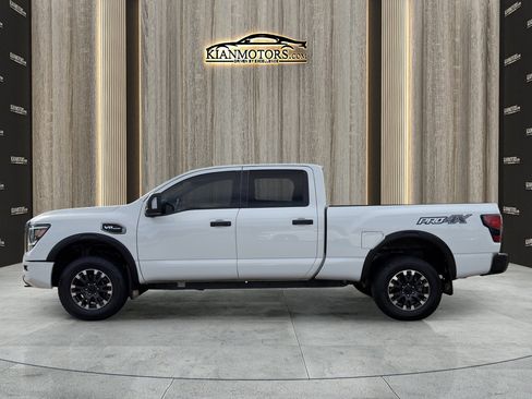 Used 2021 Nissan Titan PRO-4X w/ Pro-4x Convenience Package image 4