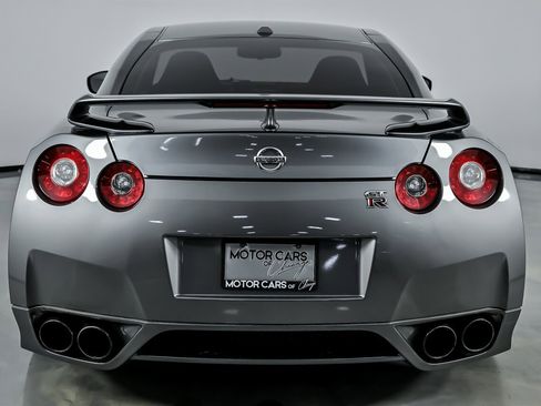 Used 2010 Nissan GT-R Premium image 11