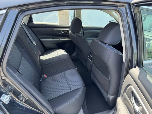 Used 2016 Nissan Altima 2.5 SV w/ Convenience Package FWD image 11