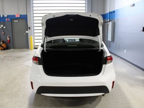 Used 2022 Toyota Corolla LE image 40