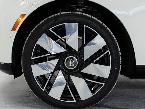 New 2026 Rolls-Royce Cullinan image 16