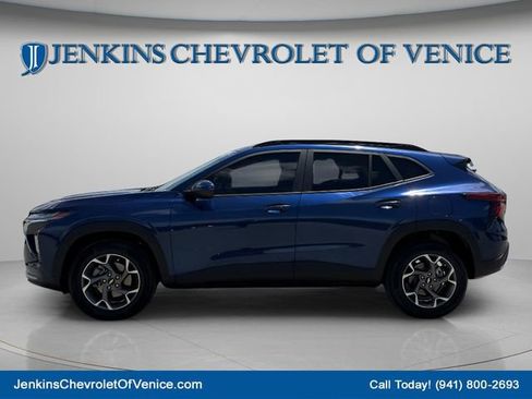 Certified 2024 Chevrolet Trax LT w/ LT Convenience Package FWD image 9