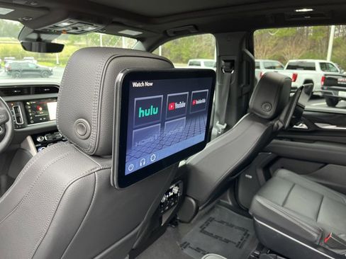 Used 2024 GMC Yukon Denali w/ Advanced Technology Package image 14