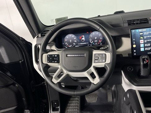Used 2025 Land Rover Defender 110 S image 12