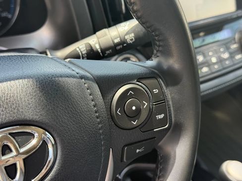 Used 2018 Toyota RAV4 Limited FWD image 13