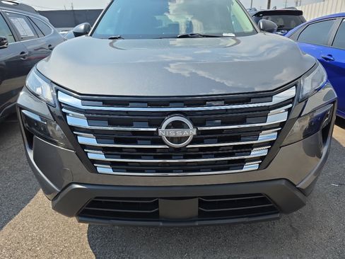 Used 2025 Nissan Rogue S FWD image 24