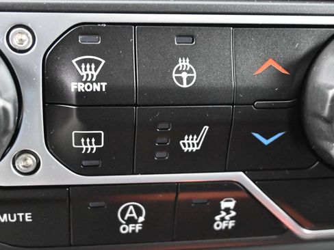 Used 2022 Jeep Wrangler Unlimited Sahara AWD/4WD image 14