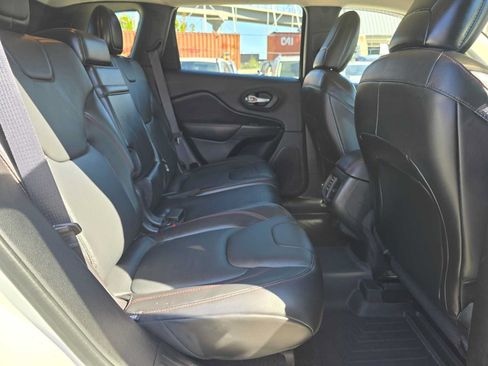 Used 2016 Jeep Cherokee Trailhawk w/ Comfort/Convenience Group AWD/4WD image 12
