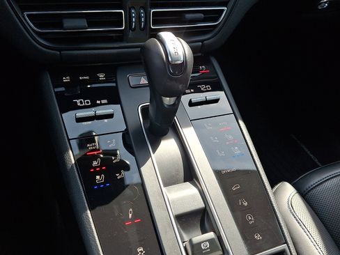 Used 2024 Porsche Macan Turbo image 22