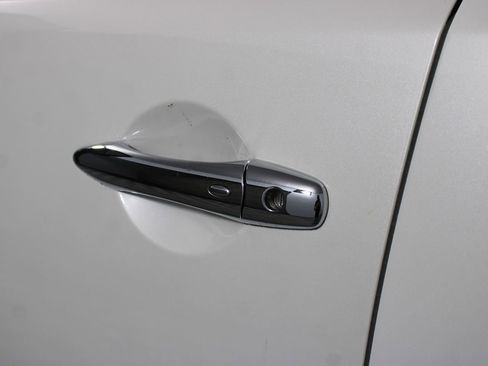 Used 2023 Nissan Armada SL w/ Midnight Edition Package image 46