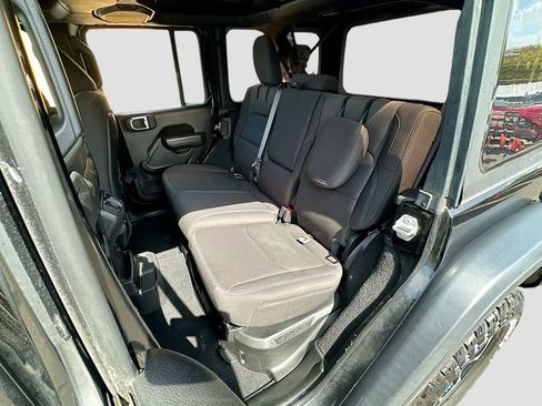 Used 2022 Jeep Wrangler Unlimited Rubicon 4xe AWD/4WD image 24