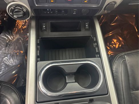 Used 2016 Nissan Titan SL image 22