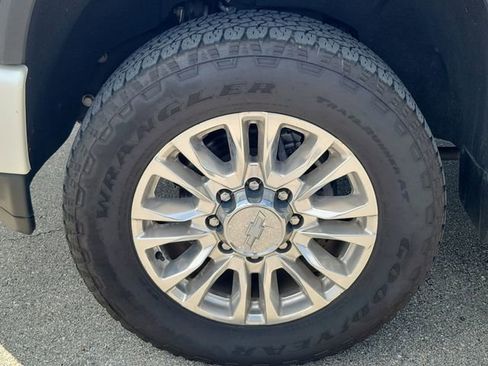 Used 2020 Chevrolet Silverado 2500 High Country image 8