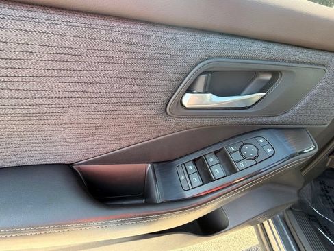 Used 2021 Nissan Rogue SV FWD image 14