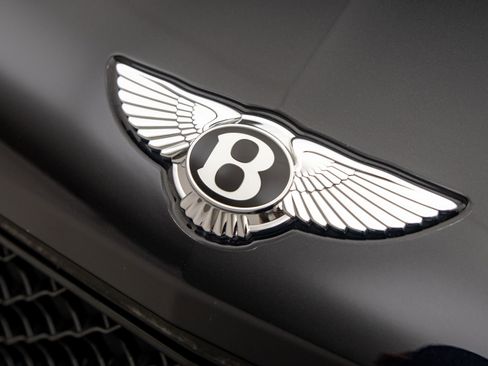 Used 2022 Bentley Bentayga AWD/4WD image 32