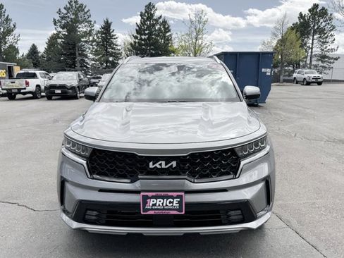 Used 2023 Kia Sorento EX image 2