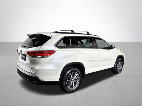 Used 2019 Toyota Highlander XLE w/ Protection Package #3 FWD image 6