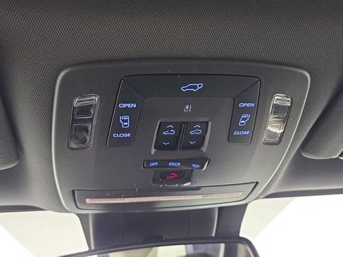 Used 2021 Toyota Sienna Platinum AWD/4WD image 25