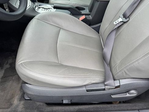 Used 2010 Chrysler Sebring Touring FWD image 13