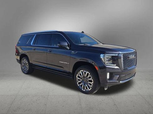 Used 2023 GMC Yukon XL Denali Ultimate image 8