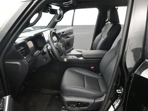 Used 2025 Lexus GX 550 w/ Accessory Package (2T) AWD/4WD image 12