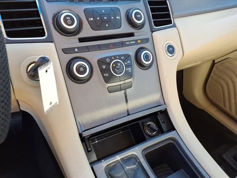 Used 2017 Ford Taurus SE image 23