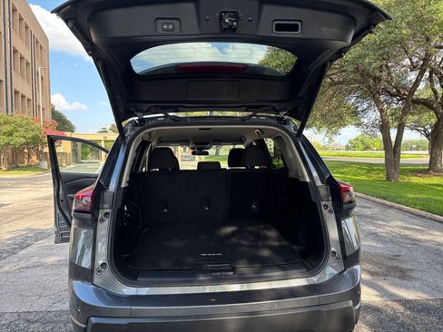 Used 2025 Nissan Rogue SV FWD image 25