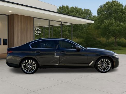 Certified 2023 BMW 530e w/ Convenience Package image 6