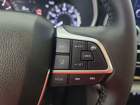 Used 2023 Toyota Highlander XLE AWD/4WD image 31