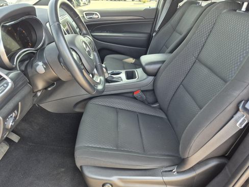 Used 2021 Jeep Grand Cherokee Laredo AWD/4WD image 16
