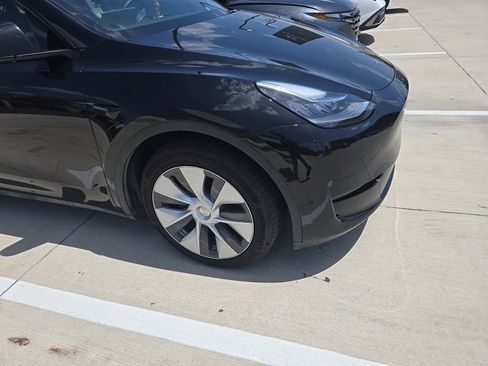 Used 2023 Tesla Model Y Long Range AWD/4WD image 4