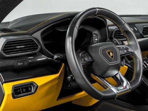 Used 2022 Lamborghini Urus AWD/4WD image 13