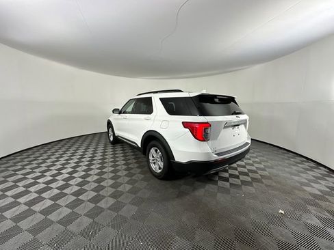 Used 2022 Ford Explorer XLT w/ Equipment Group 202A AWD/4WD image 10