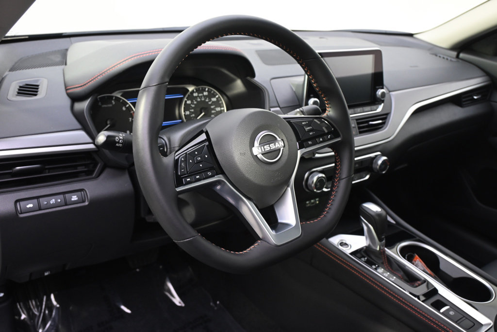Used 2025 Nissan Altima 2.5 SR AWD/4WD image 11