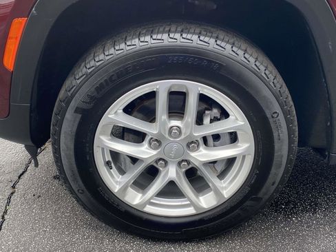 Certified 2024 Jeep Grand Cherokee Laredo X image 25