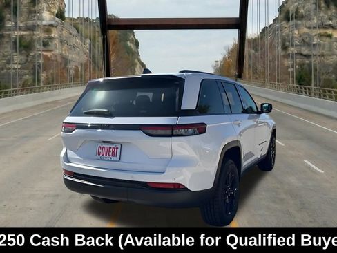New 2025 Jeep Grand Cherokee Altitude image 10