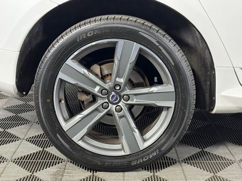 Used 2017 Volvo XC60 T6 Dynamic w/ Advanced Package image 10