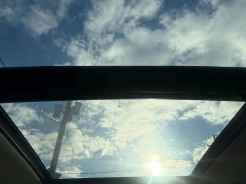 Used 2018 Chevrolet Equinox Premier image 24