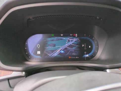 Used 2025 Volvo V60 B5 Cross Country Plus image 11