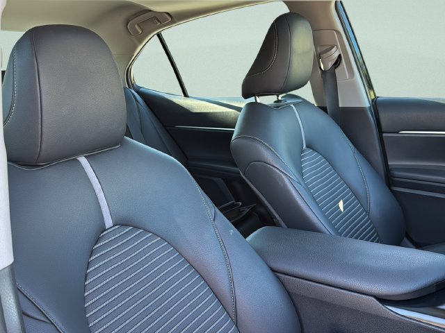 Used 2019 Toyota Camry SE w/ Convenience Package FWD image 19