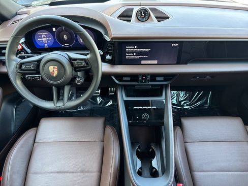Certified 2025 Porsche Macan 4S Electric AWD/4WD image 6