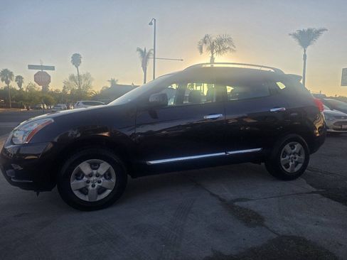 Used 2014 Nissan Rogue S w/ Convenience Package FWD image 2