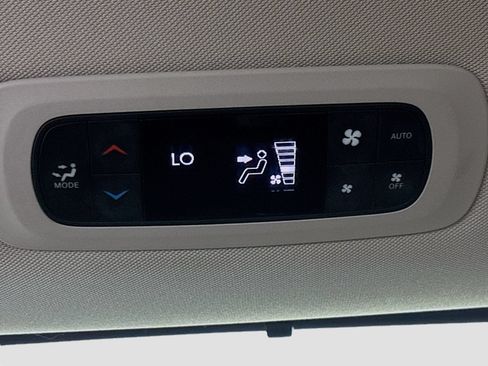 Used 2022 Chrysler Pacifica Touring-L FWD image 23