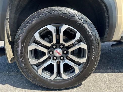 Used 2024 GMC Canyon AT4 w/ AT4 Premium Package AWD/4WD image 4