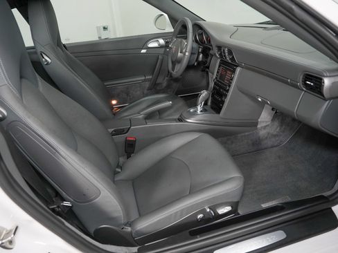 Used 2009 Porsche 911 Carrera RWD image 2